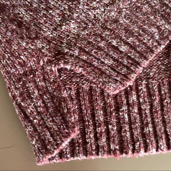 EUC sweater w/ striped sleeves - Picture 5 of 11